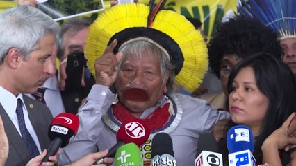 Bolsonaro "no es un líder y tiene que salir", responde cacique Raoni