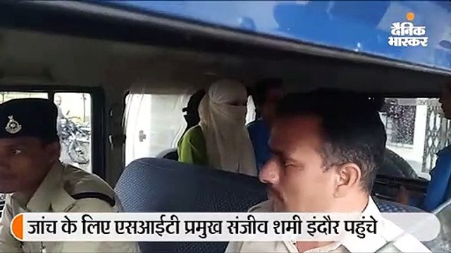 नेता और आईएएस-आईपीएस अफसर युवतियों से फोन पर करते थे घंटों बात