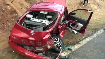 Kontrolden çıkan otomobil karşı şeride geçip 2 araca çarptı: 4 yaralı