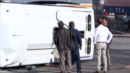 Sürücüsünün kalp krizi geçirdiği işçi servisi yan yattı: 10 yaralı