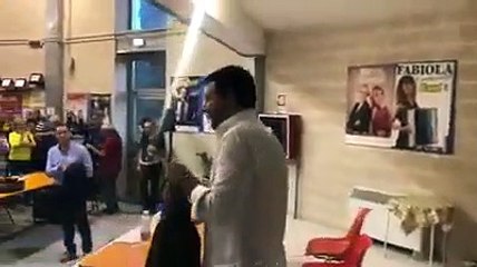 Salvini a Tavernelle (Perugia) mostra felpa tra gli applausi (25.09.19)