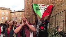 Salvini a Città della Pieve (Perugia) i contestatori (25.09.19)