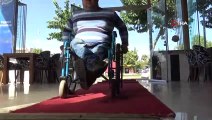 4 Yaşında tekerlekli sandalyeye mahkum oldu, azmi görenleri şaşırtıyor