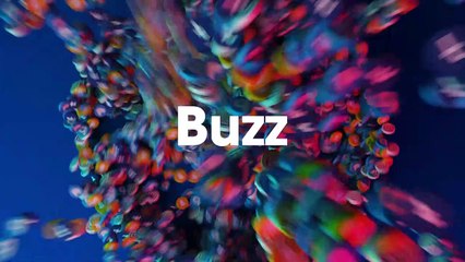 un éléphanteau croit qu’un homme se noie et vole à son secours