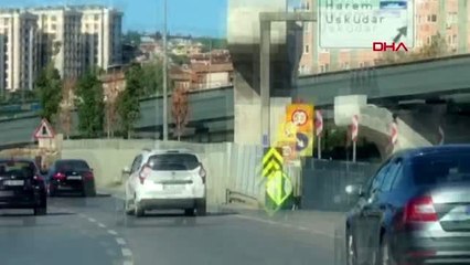 Kadıköy'de motosikletli kadının tehlikeli dansı kamerada