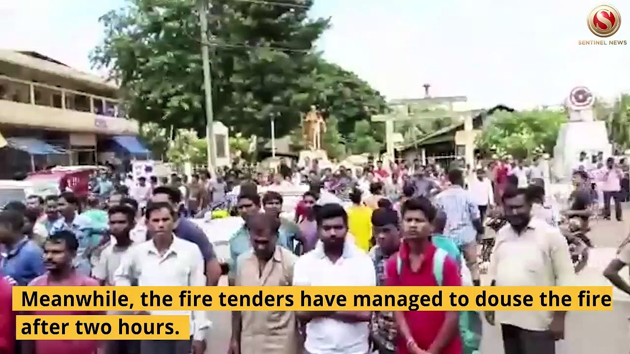 Fire breaks out in a shopping complex in Golaghat's Sarupathar