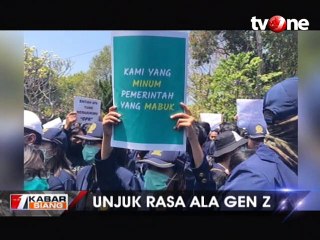 Unjuk Rasa a la Gen Z, Pakai Spanduk Lucu Kritik Pemerintah