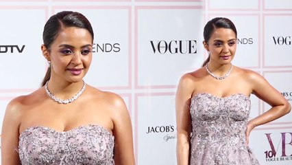 Surveen Chawla Sensational Looks @ Vogue Beauty Awards 2019