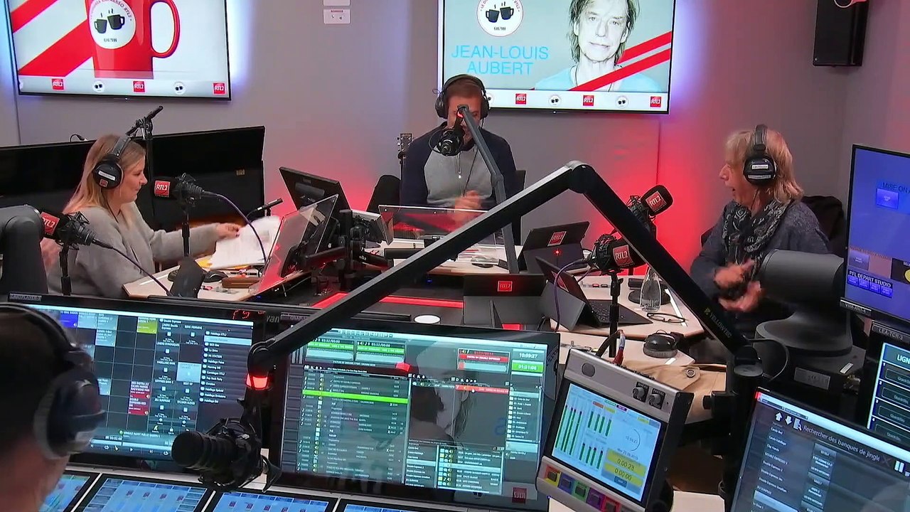 Jean-Louis Aubert interprète son nouveau single "Bien Sûr" en live sur RTL2