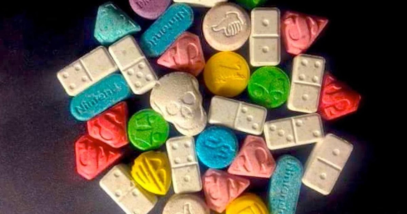 Ils commandent 2 robes sur le net et reçoivent... 25.000 pilules d'ecstasy