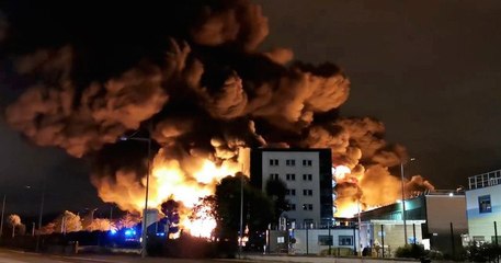 Un immense incendie ravage actuellement une usine chimique classée Seveso, à Rouen