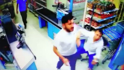 Marketin ortasında, çocukların gözü önünde silahlı kavga kamerada: 4 yaralı
