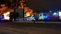Impresionante columna de humo en Rouen tras el incendio en la petroquímica