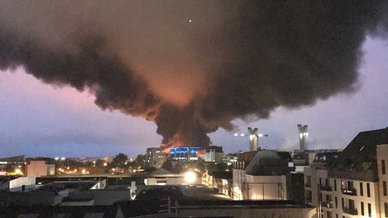 Incendie Rouen : « Ça pique le nez et la gorge, j'ai eu mal à la tête » affirme un habitant