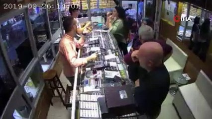 İstanbul'daki depreme kimi iş yerinde, kimiyse sokakta yakalandı, panik anları kameralarda