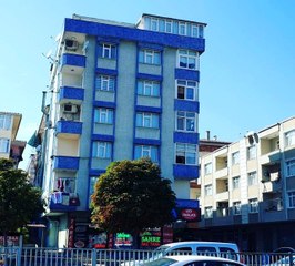 Şirinevler'de bir binada çatlak oluştu