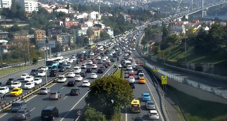 Deprem sonrası İstanbul'da trafik yoğunluğu oluştu