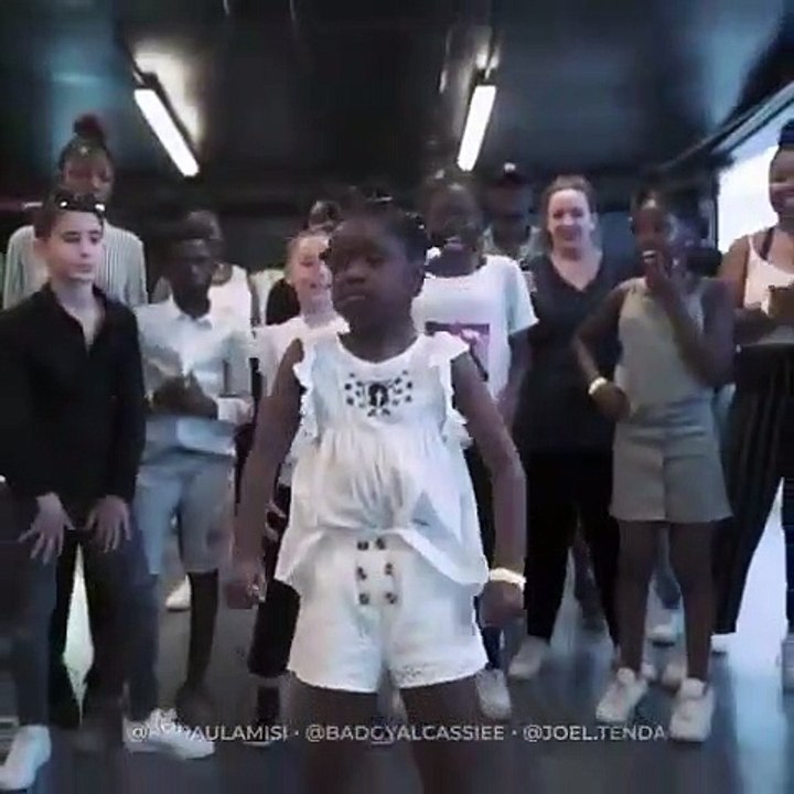 La danse de cette petite fille va vous motiver pour la journée !