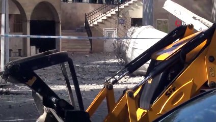 Avcılar'da deprem caminin minaresini yıktı