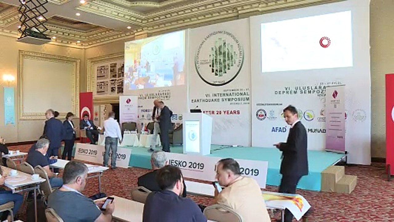 Deprem uzmanları, deprem sempozyumunda depreme yakalandılar