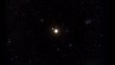 Simulación de un exoplaneta girando alrededor de una estrella enana