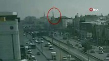 Cami minaresinin yıkılma anı kameralara yansıdı