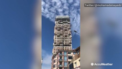 Earthquake shakes tall building in Turkey