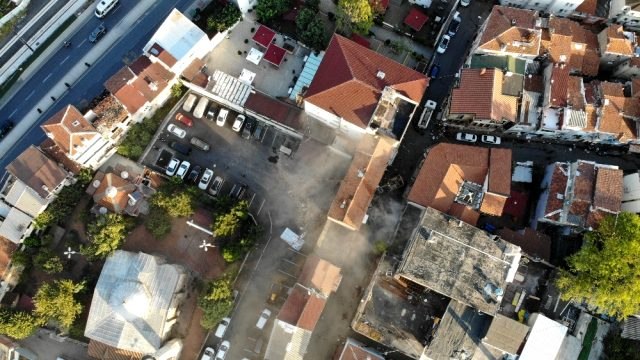 Fatih'te zarar gören tarihi binalar kontrollü bir şekilde yıkıldı