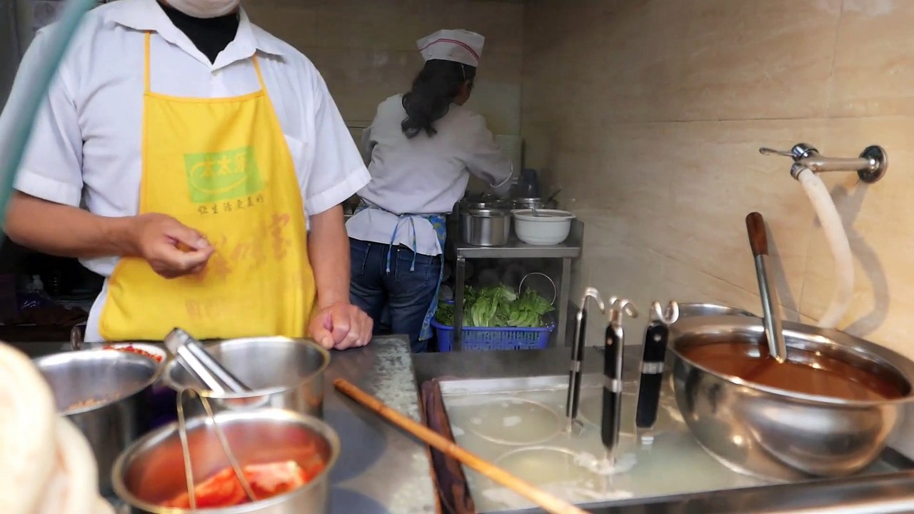 China Chengdu Street Food - Dandan noodles and cut fatty pork noodles