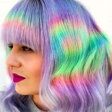 This hair colorist uses hairspray bottle caps to color hair