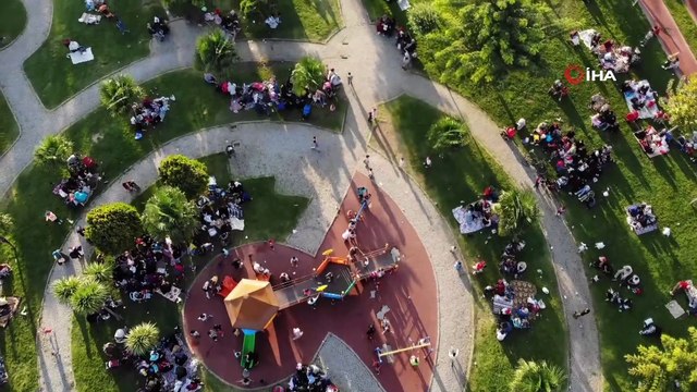 Bahçelievler’de deprem sonrası vatandaşlar parka akın etti