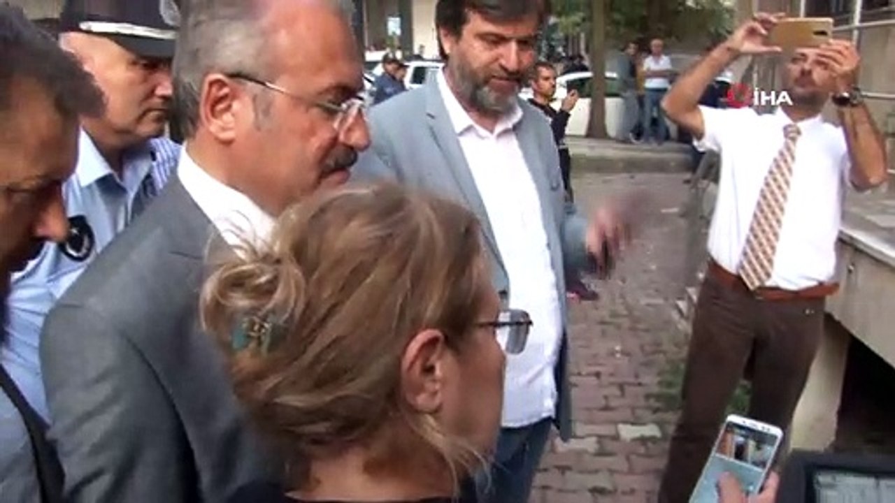 Avcılar’da temelinde çatlak oluşan bina boşaltıldı