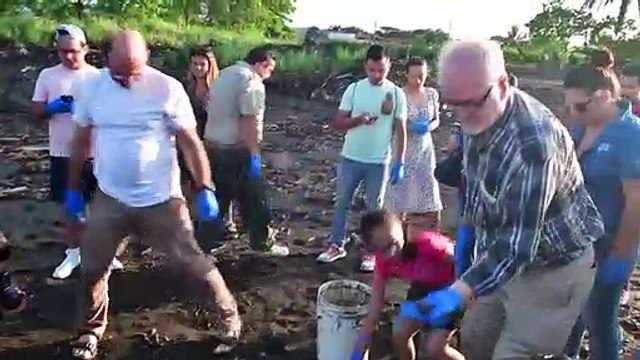 Detrás de las huellas de las tortugas lora en Costa Rica