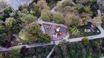 Depremin ardından parklara akın eden vatandaşlar havadan görüntülendi