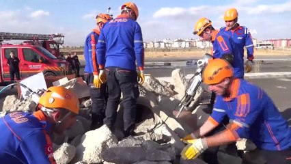Ağrı’da nefes kesen yangın ve deprem tatbikatı