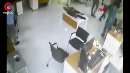 Sultangazi'de deprem sırasında ilginç görüntü