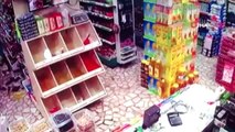 Sultangazi'deki bir markette yaşanan deprem paniği kamerada