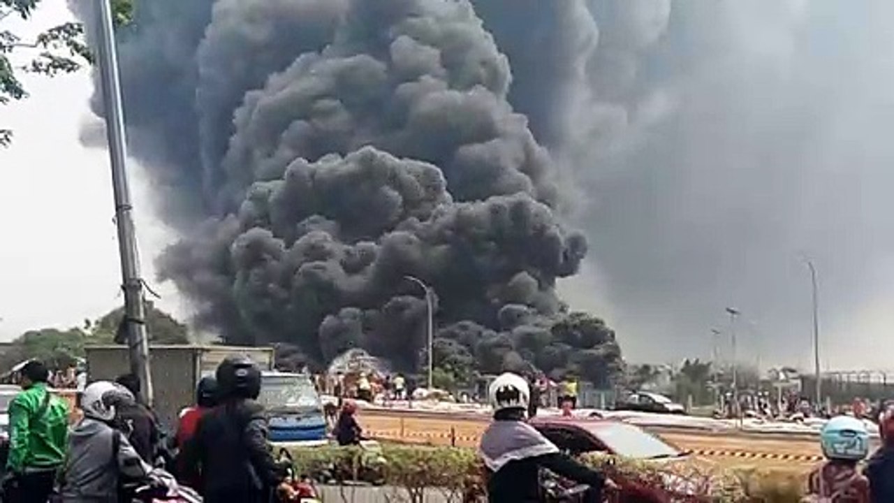 KEBAKARAN DI BANDARA SOETHA