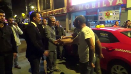 Silivri’de vatandaşlar parklarda battaniyeye sarılı şekilde bekliyor