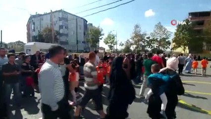 Okul bahçesinde deprem paniği
