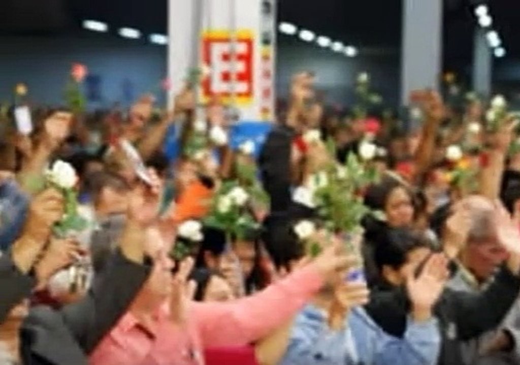 LOUVANDO E ADORANDO MILAGRES ACONTECE