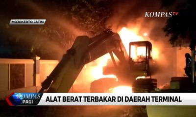 Alat Berat Terbakar di Terminal Mojokerto