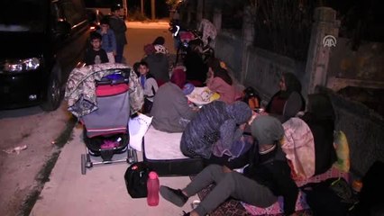 Çerkezköy'de bazı vatandaşlar geceyi sokak ve parklarda geçirdi