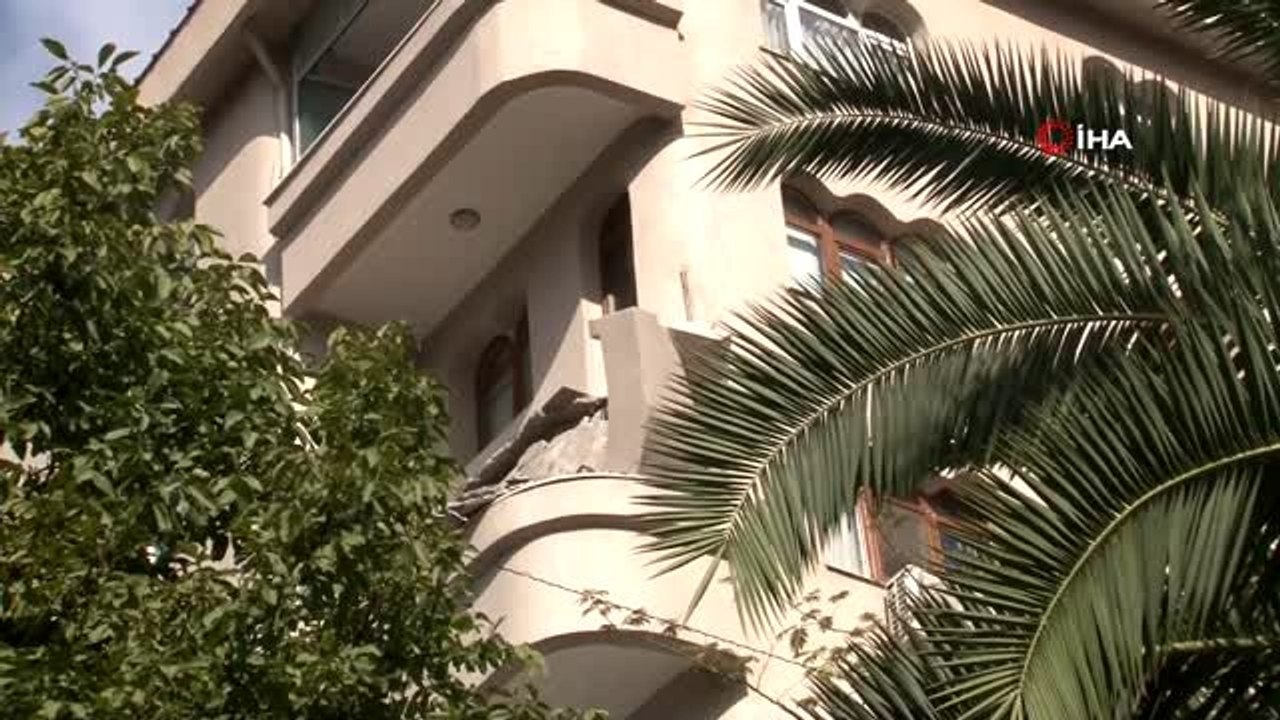 Şişli'de 5 katlı binanın balkonu artçı depremle yıkıldı
