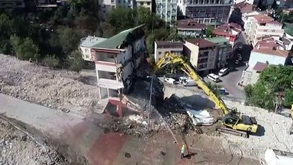 Kağıthane'deki riskli binanın yıkımı havadan görüntülendi - İSTANBUL