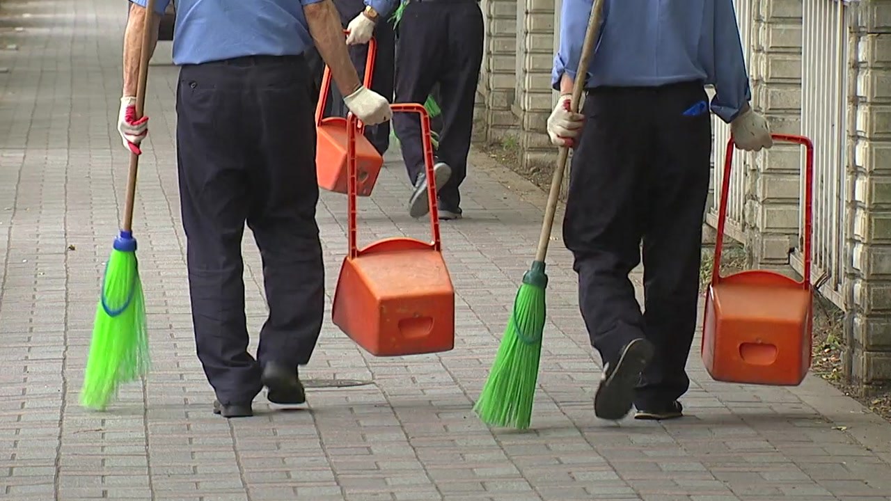 65살 이상 10명 중 3명 취업...일하는 고령자 61% "노후 준비 돼 있다" /...