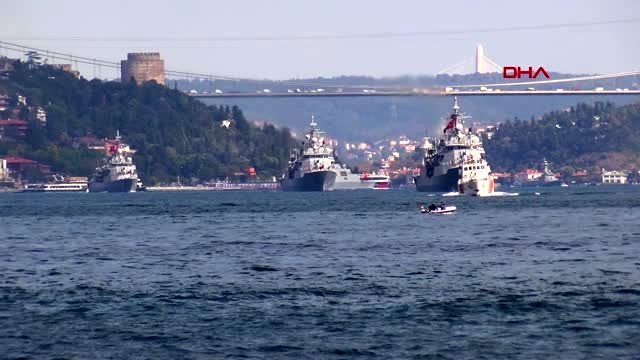 Preveze deniz zaferinin 481.yıldönümü nedeniyle savaş gemileri boğaz'dan geçti 2