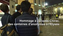 Foule d'anonymes à l'Elysée pour rendre hommage à Jacques Chirac