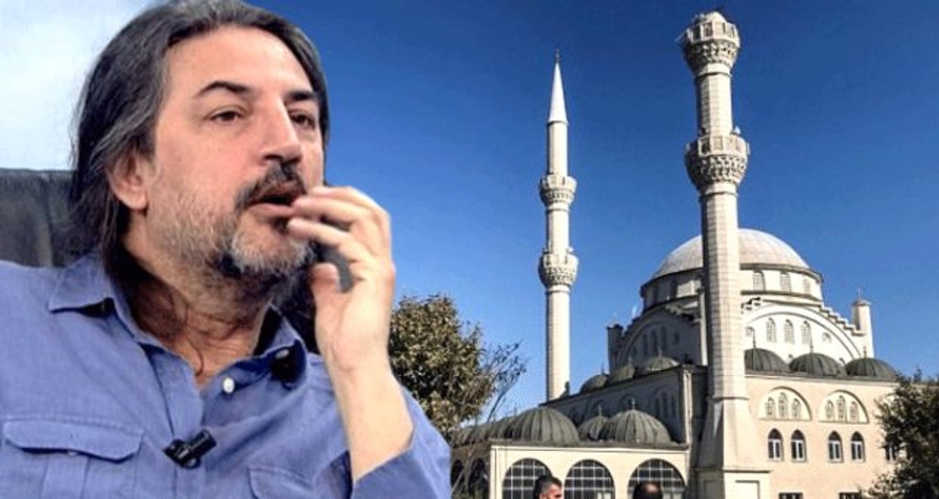 Şarkıcı Çelik, depremde minaresi yıkılan caminin fotoğrafının altına düştüğü notla dikkat çekti