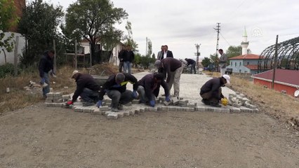 Mahalle yolu 33 yıl sonra parke taşı döşeniyor - TOKAT